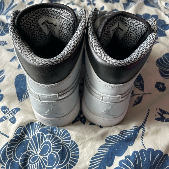Jordan 1 mid pure platinum - Picture 2 of 6